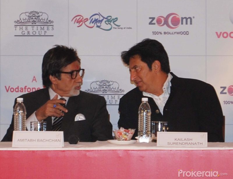 Amitabh Bachchan and Kailash Surendranath at Phir Mile Sur Album Launch held at Taj Lands End on 25th Jan 2010