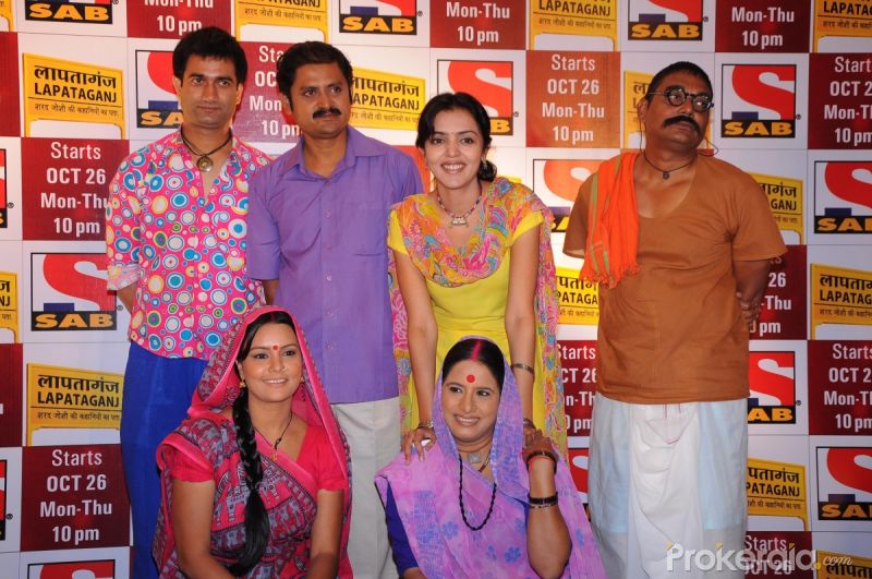 Biji Pandey (Abbas), Mukundi Lal Gupta (Rohitash Gour),Surili (Priti Ameen) , Kachua Prasad (Vinith Kumar), Mishri Bua (Shubhangi Gokhle) &amp; Sucheta Pavshe Khanna(Indumati Gupta) at the press conferen