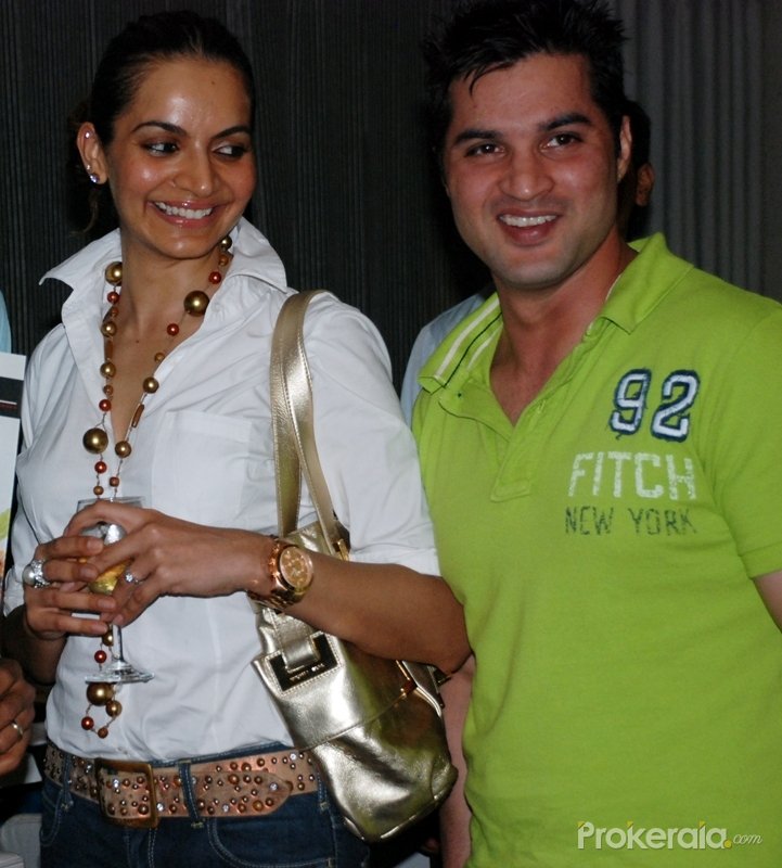 Shweta and Vikas Sethi at Celebration Party and Launch of restaurant "White" Goregaon on 3rd March, 2010