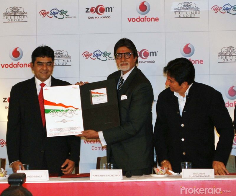 Suresh Bala, Amitabh Bachchan and Kailash Surendranath at Phir Mile Sur Album Launch held at Taj Lands End on 25th Jan 2010