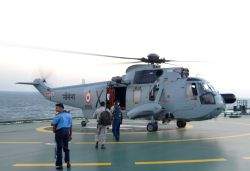 An Indian Navy SAR (Search and Rescue) Seaking helicopter lands on the deck of Iranian tanker MT Seeb to rescue an injured Iranian crewman (Photo: Ministry of Defence).