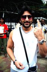 Arshad Warsi pose after casting his votes today for Maharashtra Elections.
