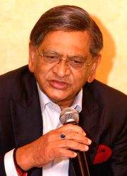 External Affairs Minister S M Krishna, MoS Shashi Tharoor at the launch "India - Africa Connect" website, in New Delhi on Monday 17 Aug 2009.