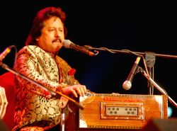 Pankaj Udhas Live at Saptarang at Gateway of India.