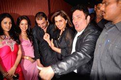 Rishi Kapoor and Neetu Singh at Sanjay dutt's bash for agneepath.