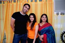 Smiley Suri of Kalyug fame returns in N Chandra's new movie where she was seen taking blessings from Sandip Soparkar who teaches her Salsa and Vijayshree Chaudhry who teaches her Kathak on the occasion of Guru Purnima.