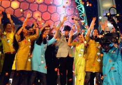 Sourav Ganguly and Shahrukh Khan at a shutting of a TV program in Kolkata on Sunday.