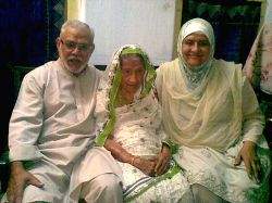 Syed Mohammed Arif, badminton coach who has been selected for Padma Shri
Arif with mother (in the centre) and wife.