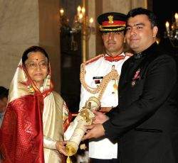 The President, Pratibha Devisingh Patil presenting the Padma Shri Award to Gagan Narang , at an Investiture Ceremony II, at Rashtrapati Bhavan, in New Delhi on April 01, 2011.