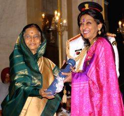The President, Smt. Pratibha Devisingh Patil presenting the Padma Bhushan Award to Dr. Mallika V. Sarabhhai, at the Civil Investiture Ceremony-II, at Rashtrapati Bhavan, in New Delhi on April 07,...