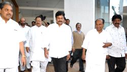 Union Defence minister A.K. Antony along with Andhra Pradesh Congress president D Srinivas met Praja Rajyam Party president K Chiranjeevi at his residence in Hyderabad on Jan 31.