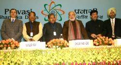 Union Minister for Overseas Indian Affairs Vayalar Ravi and Union Minister Ghulam Nabi Azad ,Dr. Montek Singh Ahluwala with the state CM"S Narendra Modi, Shivraj Chouhan, Ashok Chavan, Omar Abdullah and Deputy CM Sukhir Badal Saturday.