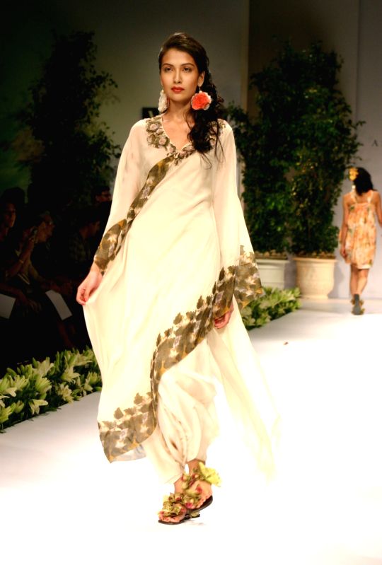 A model on the ramp during "The Ashima and Leena Show" at the Wills Lifestyle India Fashion Week in New Delhi on Saturday 24 Oct 09.