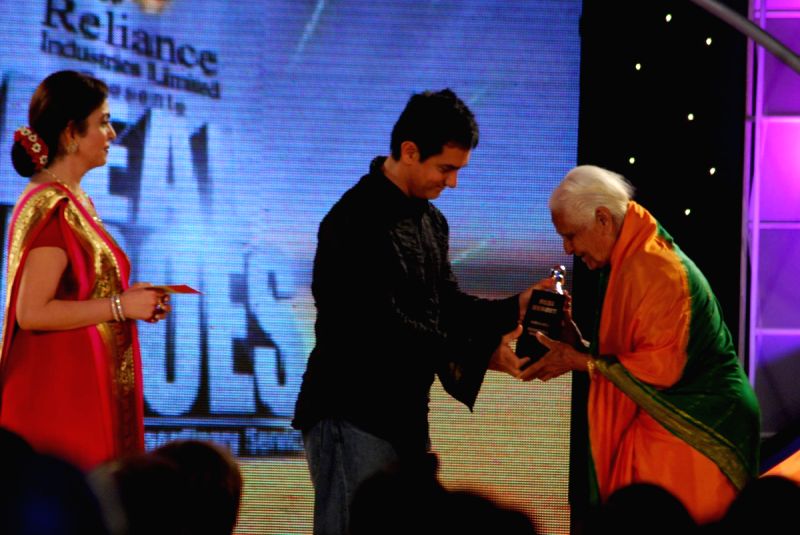 Aamir Khan at CNN IBN heroes event.