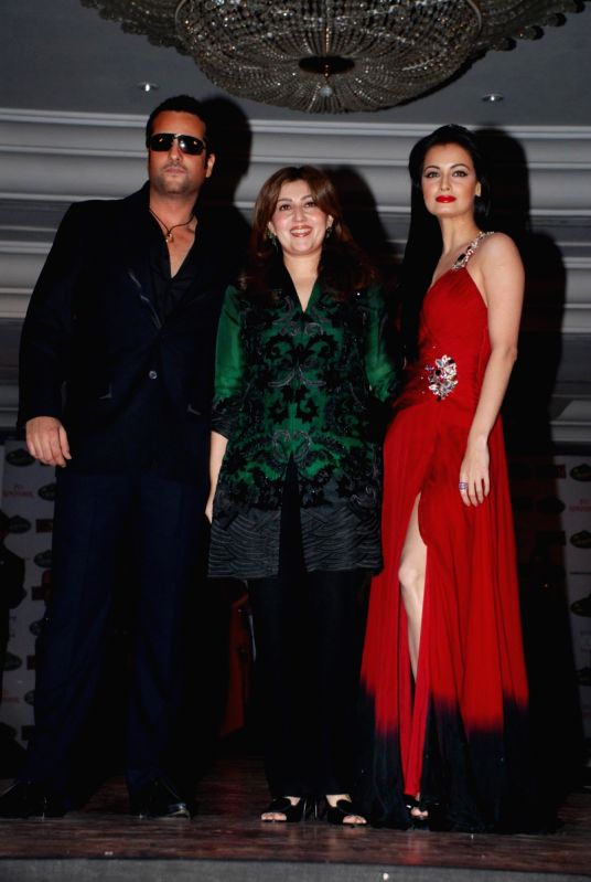 Acid Factory star cast Fardeen Khan and Dia Mirza on the ramp for Archana Kocchar Fashion Show, in Mumbai.