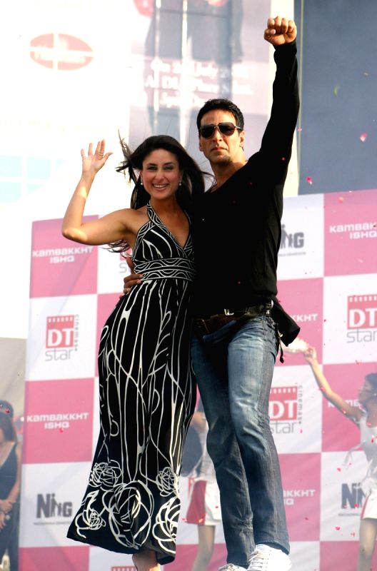 Akshay Kumar and Kareena Kapoor at DLF Place, Saket in New Delhi for promotion of their film "Kambakkht Ishq'' on Thursday 2 July 2009.