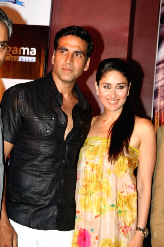 Akshay Kumar and Kareena Kapoor at the press meet of their upcoming film "Kambakht Ishq" in Mumbai.