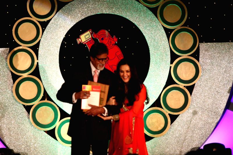 Amitabh Bachchan and Preity Zinta at MAMI Awards Closing Night.