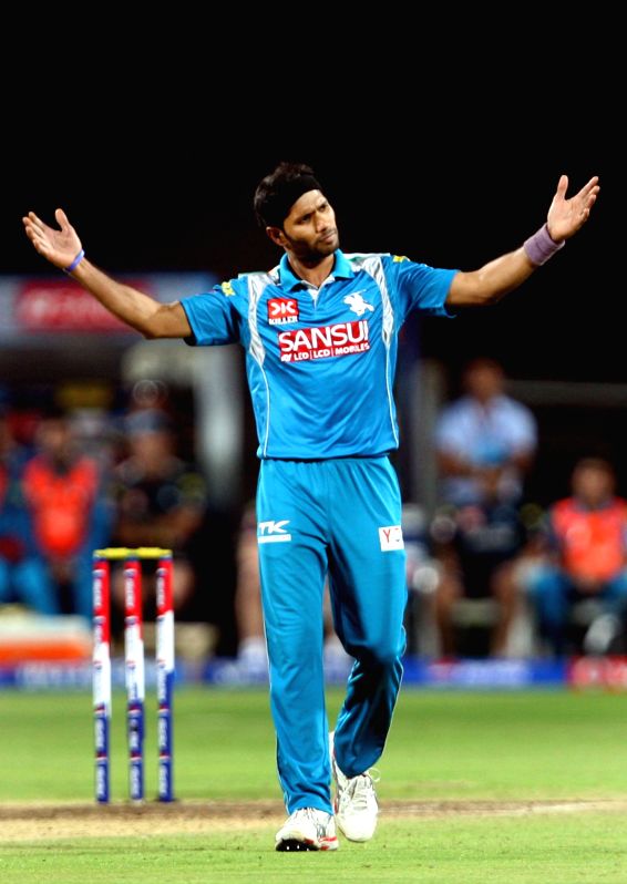 ashok-dinda-in-action-during-the-match-between-65060.jpg
