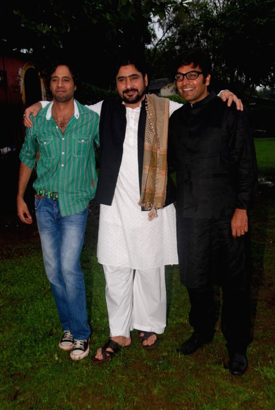 Ashutosh Rana at "A Strange Love Story" film on location at Kamalistan.