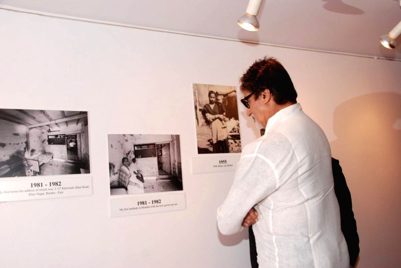 Big B, Yash Chopra and Anupam Kher at Anupam Kher's Art Exhibition at Bandra.