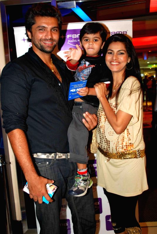 Chetan Hansraj with his wife and kid at the premiere of movie Ice Age 2 in Mumbai.