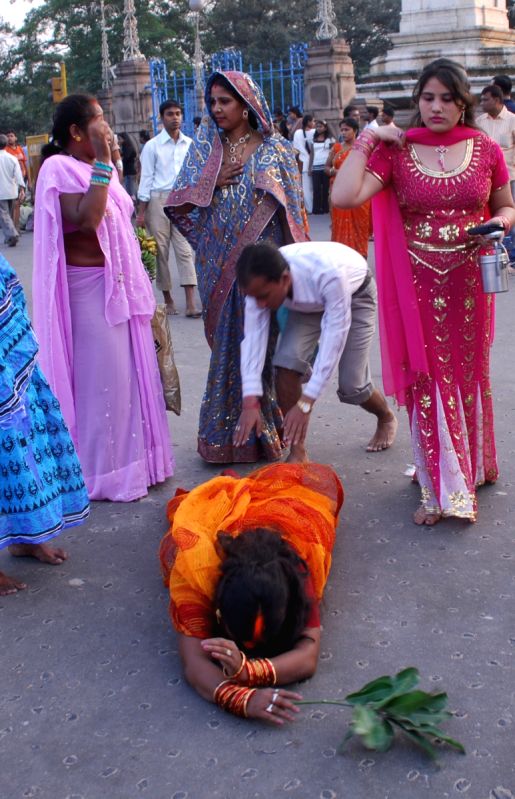 Chhath is an ancient Hindu festival dedicated to Surya.The Chief Solar Deity unique to Bihar and Jharkhand.This major festival is also celebrated in the northeast region of India, Madhya Pradesh, Uttar Pradesh, and parts of Chhattisgarh. Kolkata on Saturday.