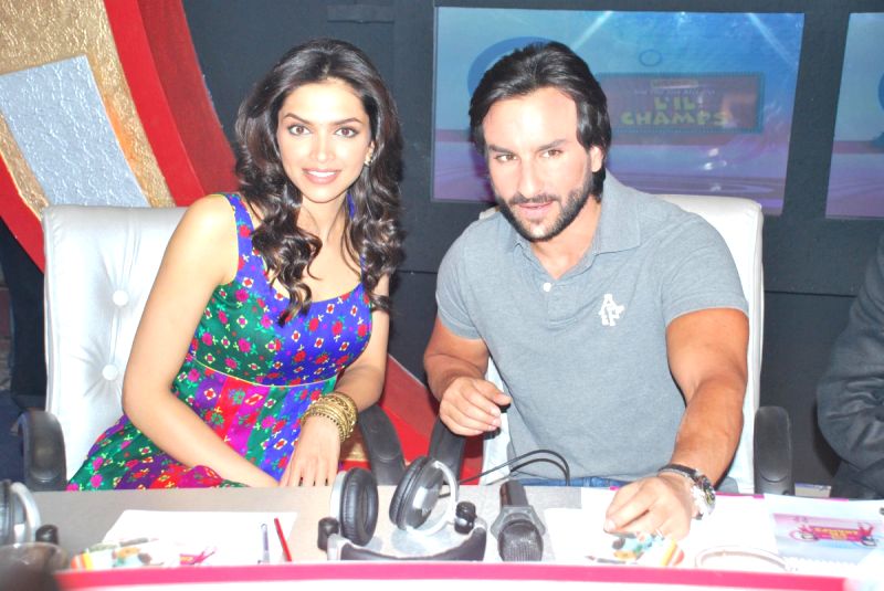 Deepika Padukone and Saif Ali Khan at "Love Aaj Kal" music launch on the sets of Sa Re Ga Ma lil Champs, at Famous Studio, Mahalaxmi, in Mumbai.