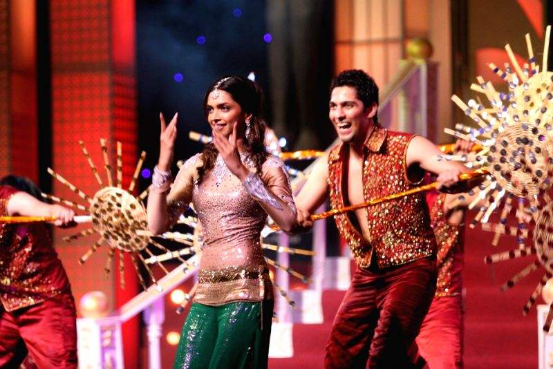 Deepika Padukone at Sahara Sports Awards at Taj Land's End.