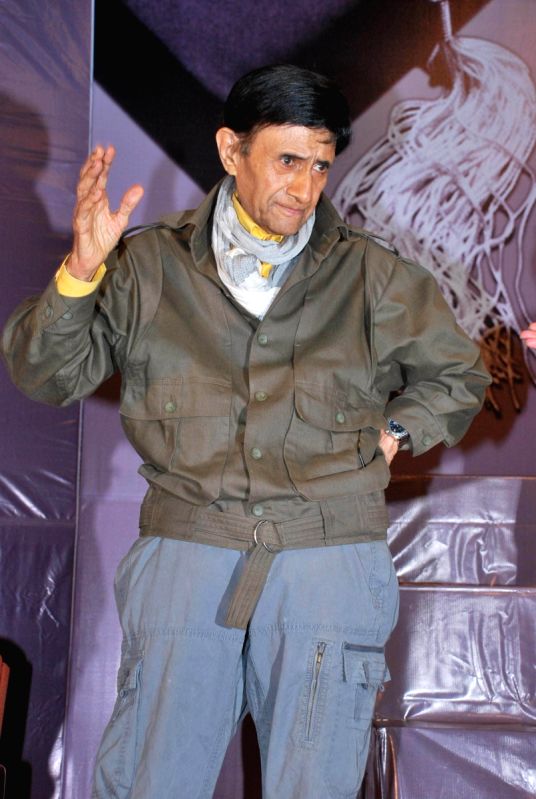 Dev Anand honoured by "Whistling Woods".