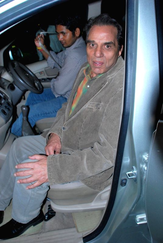 Dharmendra at Honor the killing film party.