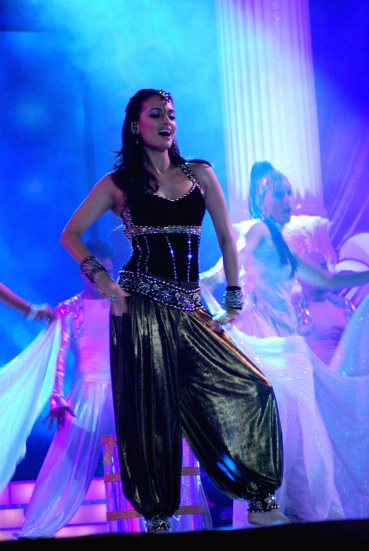 Dia Mirza at GR 8 Women Awards in ITC Grand Maratha.