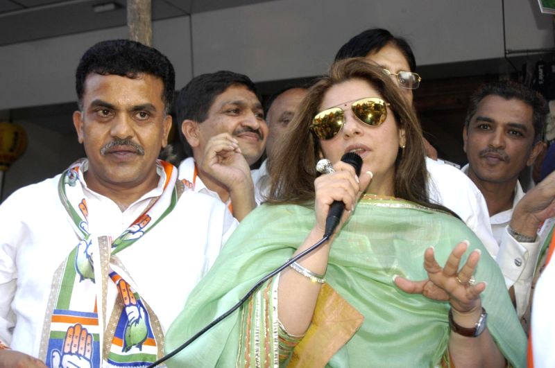 Dimple Kapadia campaigns for Sanjay Nirupam at Borivli in Mumbai.