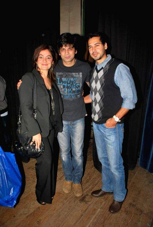 Dino Morea with Pooja Bhatt at The Salute play, at Tejapal Hall.