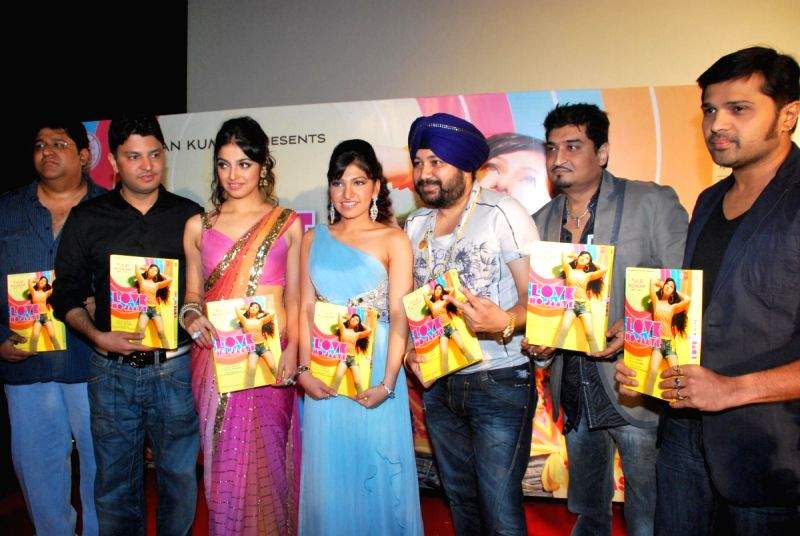 Divya Khosla, Daler Mehndi and Himesh Reshammiya at Tulsi Kumar's 'Love Ho Jaye' album launch at Cinemax, in Mumbai.