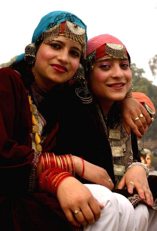Folk artist from Jammu and Kashmir at the press preview for the Republic Day Tableaux, in New Delhi on Friday 22 Jan 2010.