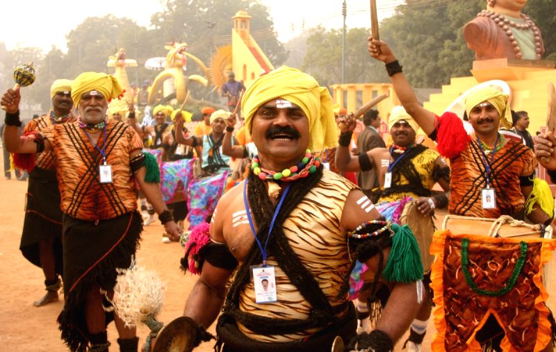Folk artist from Karnatak at the press preview for the Republic Day Tableaux, in New Delhi on Friday 22 Jan 2010.