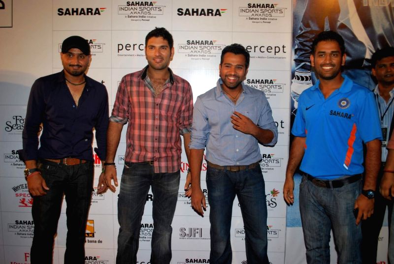 Harbhajan Singh, Yuvraj Singhat and Dhoni at Sahara Sports Awards at Taj Land's End.