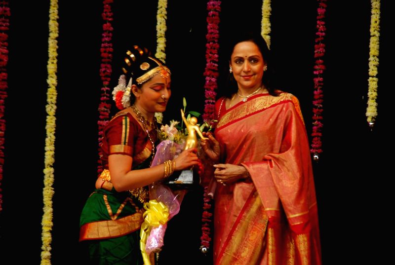 Hema Malini at Jaya Smriti event at Ravindra Natya Mandir.
