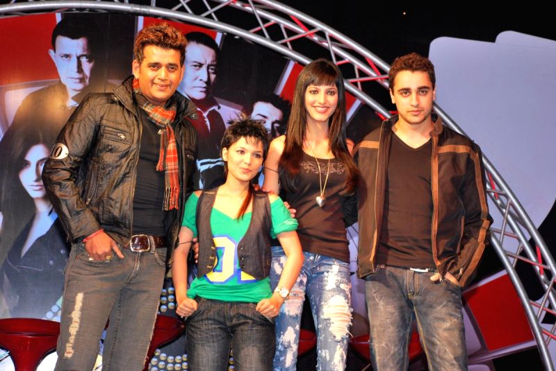 Imran Khan, Ravi Kishan, Chitrashi Rawat and Shruti Haasan at a press meet of their upcoming film "LUCK" in Mumbai.