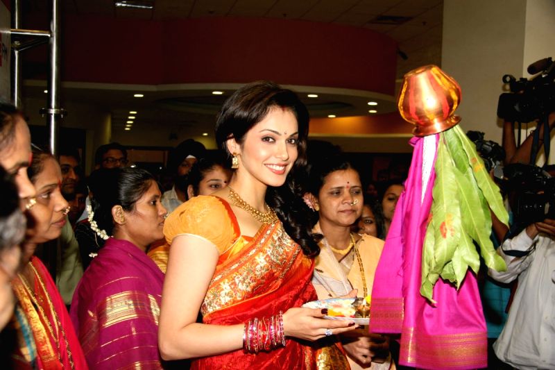 Isha Koppikar celebrates 'Gudipadwa' at Big Fm studios, Andheri.