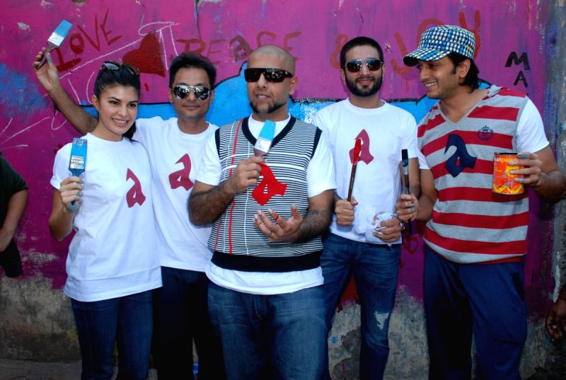 Jacqueline Fernandes, Vishal, Shekhar and Ritesh Deshmukh Paint the Wall in Opp Phoenix Mills.