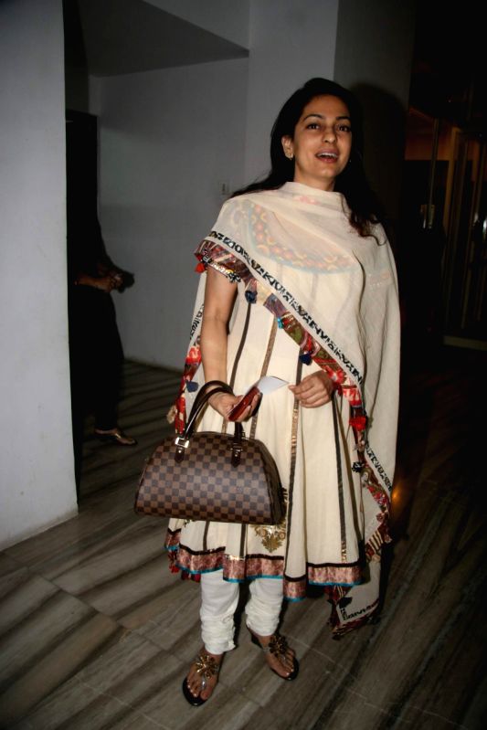 Juhi Chawla at Pancham Nishad's classical event at Nehru Centre.
