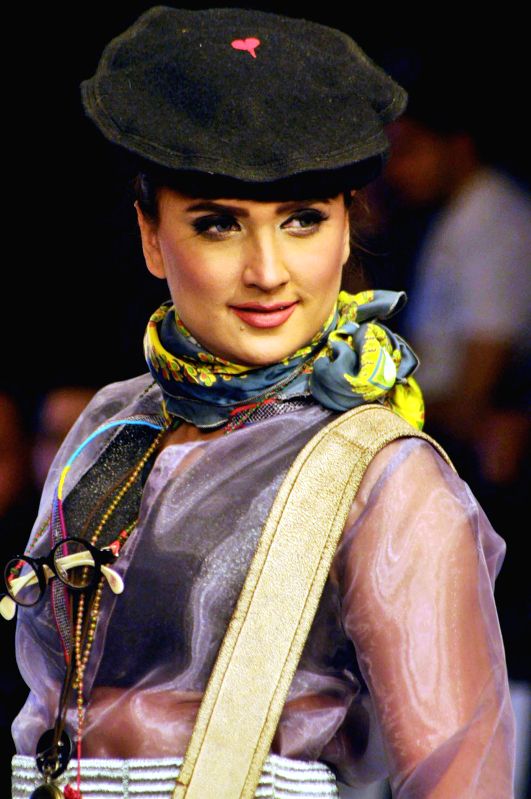 PAKISTANKARACHIFASHION WEEKYBQ