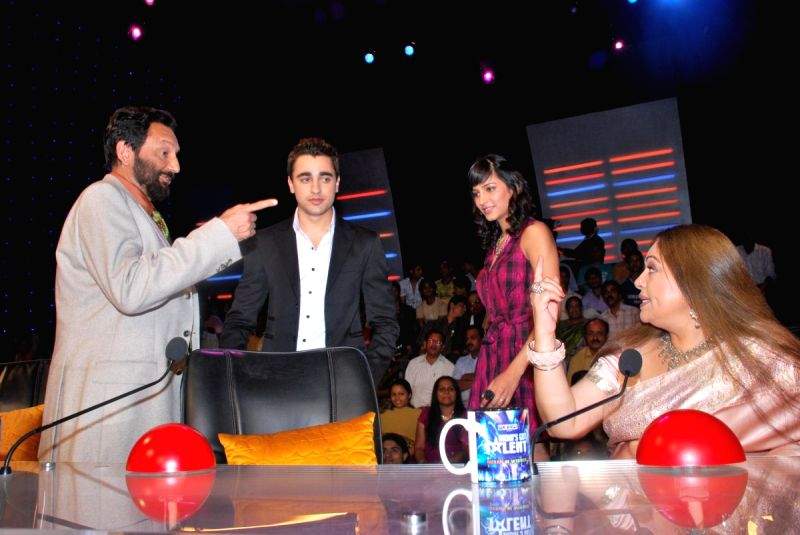 Kiron Kher, Shruti Hassan, Imran Khan, Shekhar Kapur on the sets of India's got talent.
