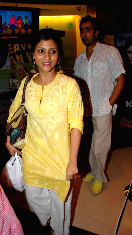 Konkana Sen at the premiere of movie Ice Age 2 in Mumbai.