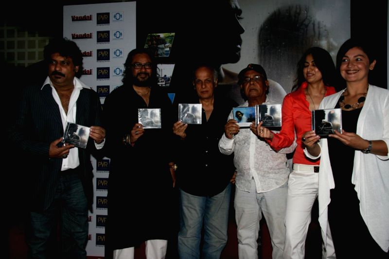 Mahesh Bhutt, Sabrina and Pooja Bhatt at Ismail Darbar's music for film The Unforgettable at PVR, in Mumbai.