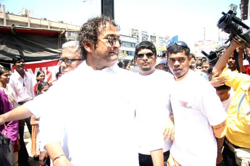 Mahesh Manjrekar Seeks blessing at Siddhivinayak for his Film City of Gold at Dadar.