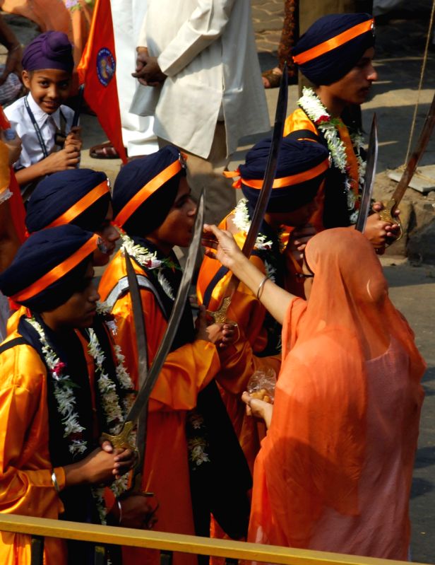 Mothers' love. Sikhs celebrate Guru Nanak’s Birthday in Kolkata on Sunday 25th Oct. Processions are held in Kolkata.