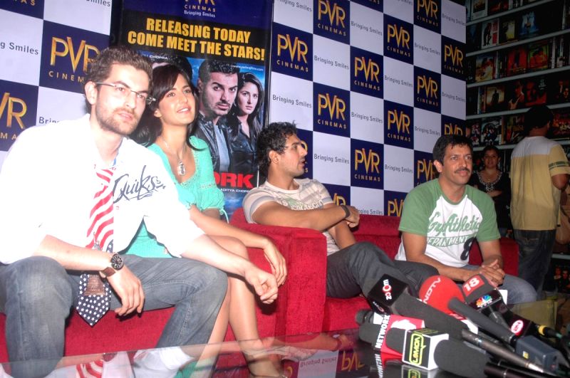 Neil Nitin Mukesh, Katrina Kaif, John Abraham and director Kabir Khan at Mumbai’s Phoenix Mills to promote their film "New York".